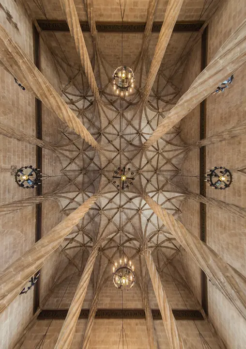 Interior de la Lonja de la Seda